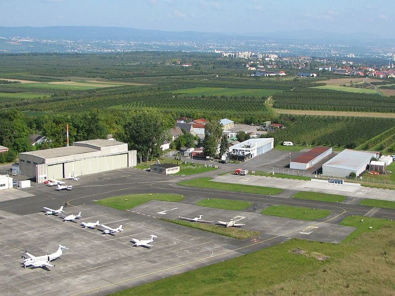 Der Flugplatz in der Nähe